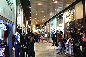 Students shopping at a mall