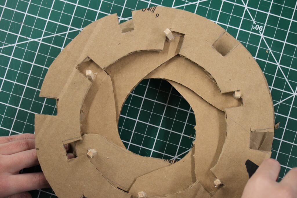 Cardboard aperture closed