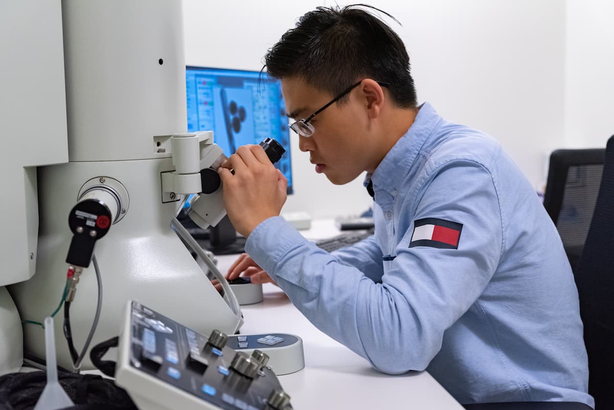 User looking through viewfinder of TEM