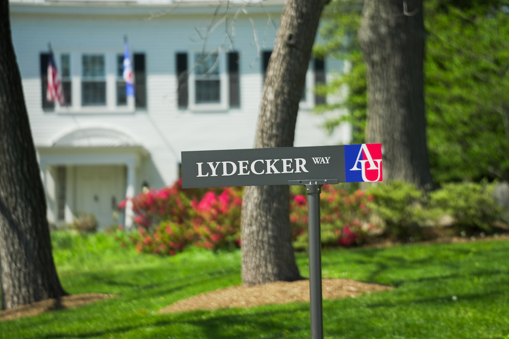 Street sign of Lydecker Way.