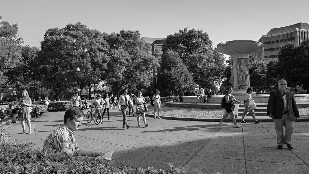 alumni at the Dupont Circle fountain