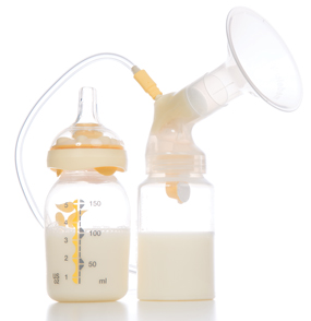 breast pump with milk in a bottle