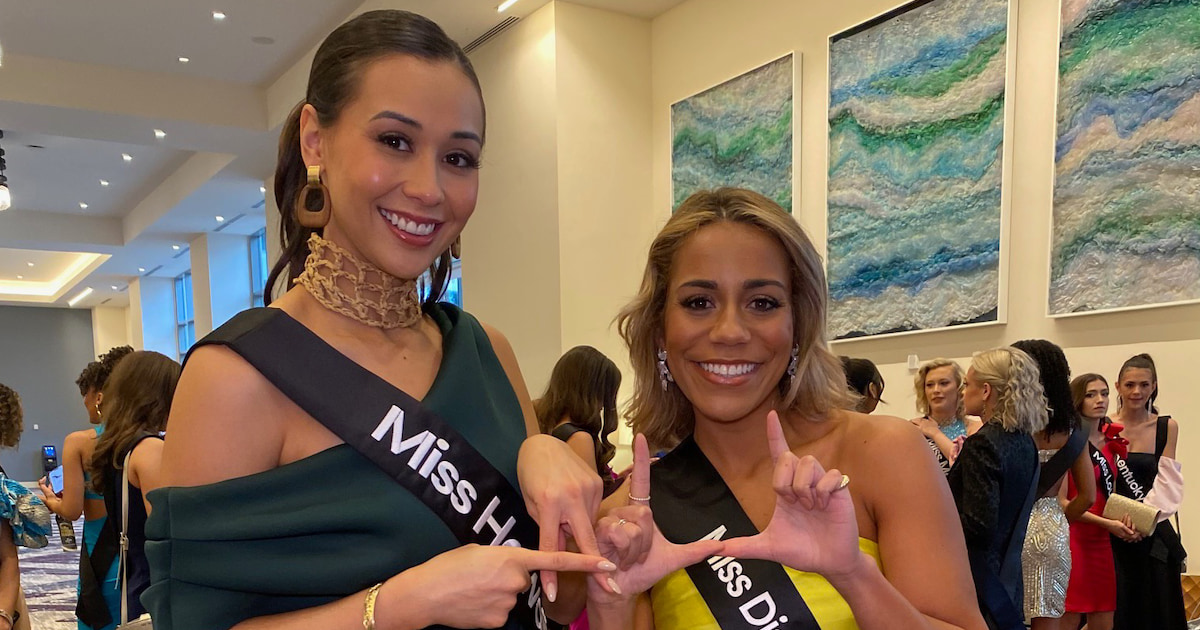 Star Dahl-Thurston, Kogod/BA ’20, and Jude Maboné, SIS/BA ’18, spell out “AU” with their fingers at the 96th annual Miss America pageant. 